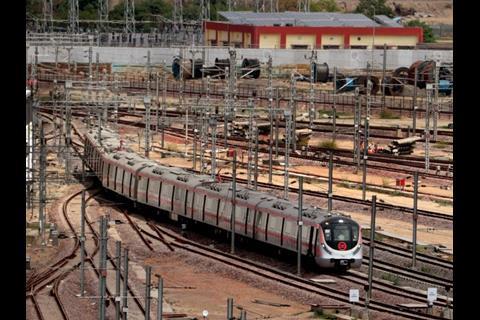 tn_in-delhi_metro_line_7_train_2.jpg